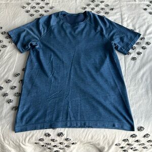Lululemon T-Shirt (workout)